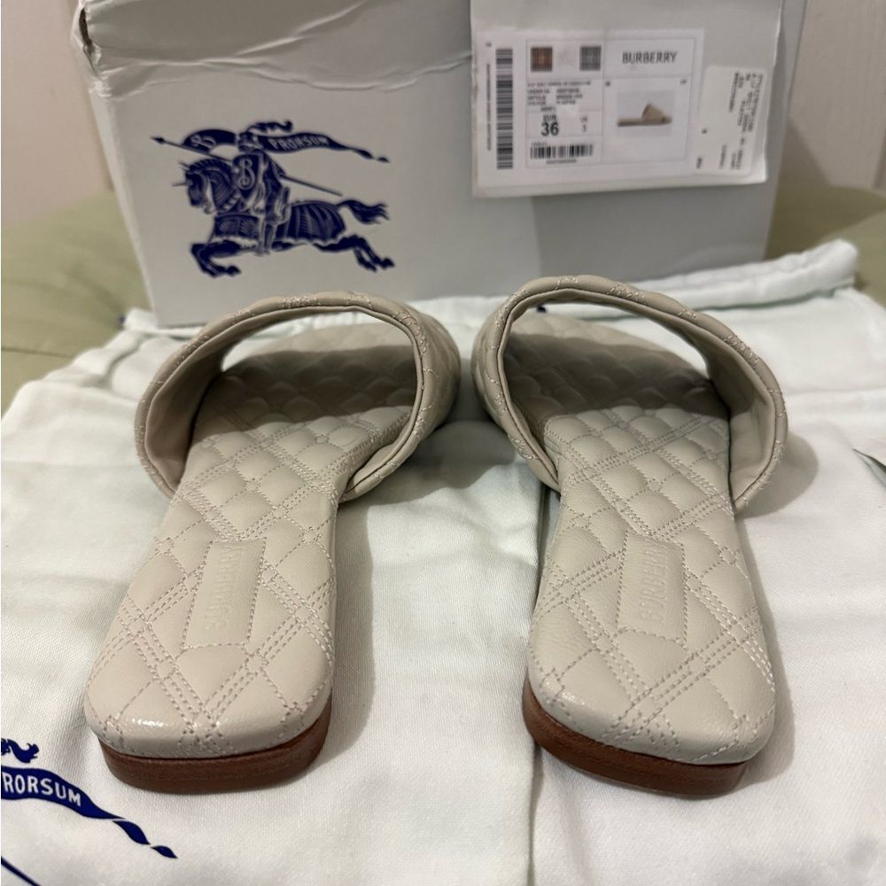 Burberry Quilted Slides in Light Gray. Flat Sandals. US-6 - Picture 5 of 9